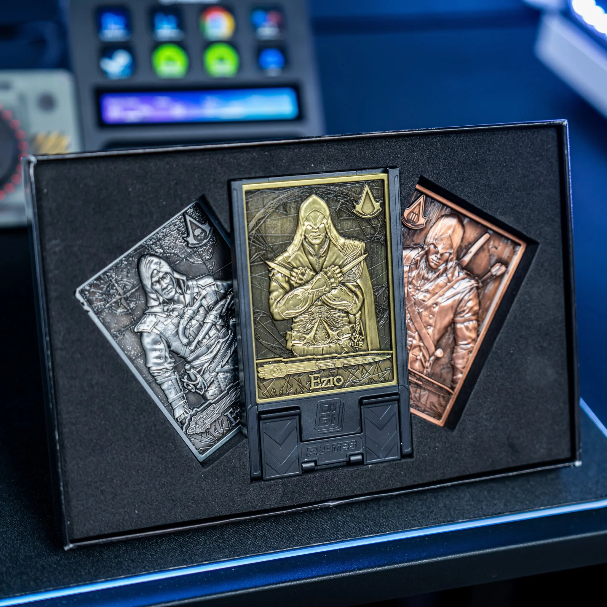 Assassins Creed zestaw: stojak na telefon plus 3 x płytki Digiplates - Image 2