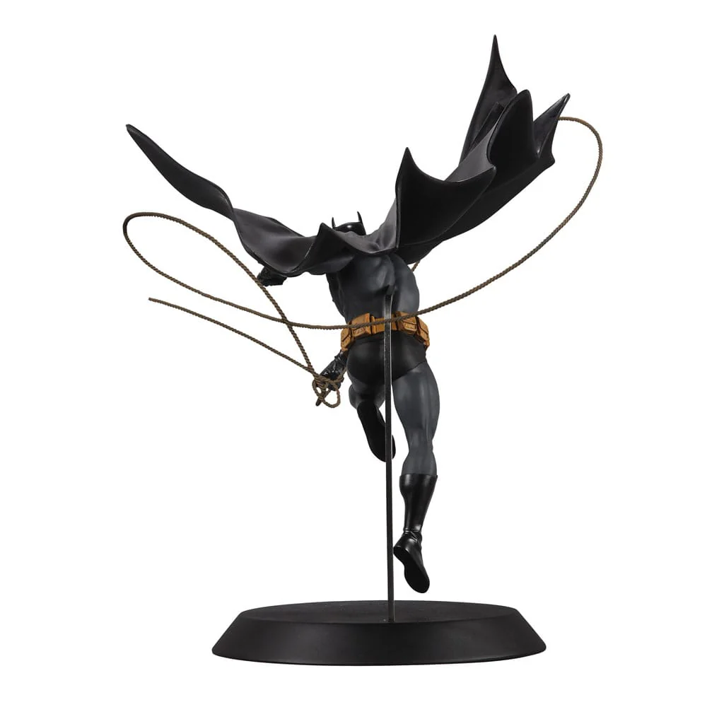 Batman by Dan Mora DC Direct Resin Designer Series Figurka 40 cm - Image 3