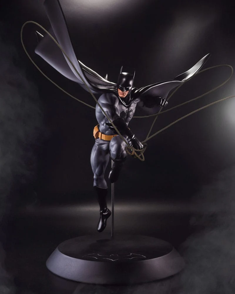 Batman by Dan Mora DC Direct Resin Designer Series Figurka 40 cm - Image 9