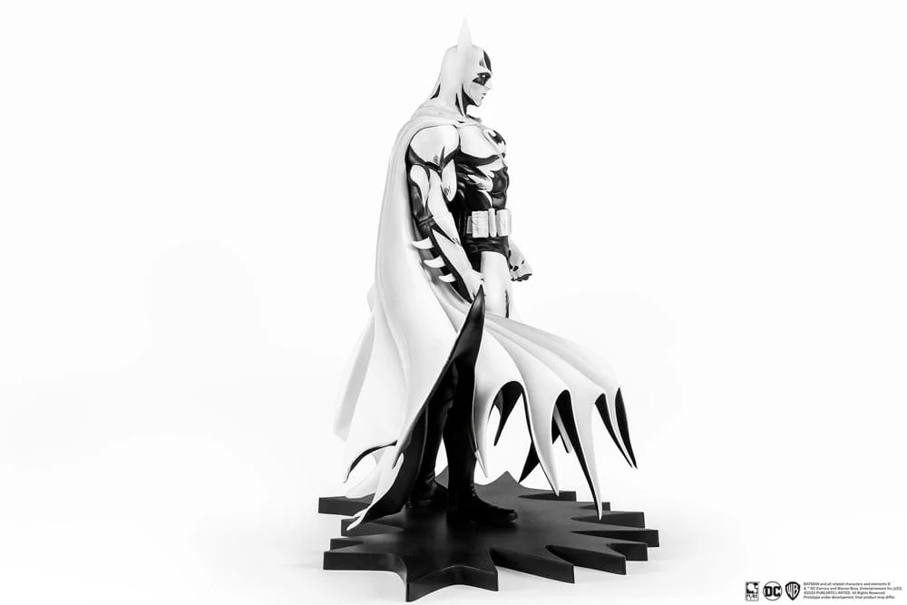Batman DC Black & White Version PX 1/8 Figurka 27 cm - Image 4