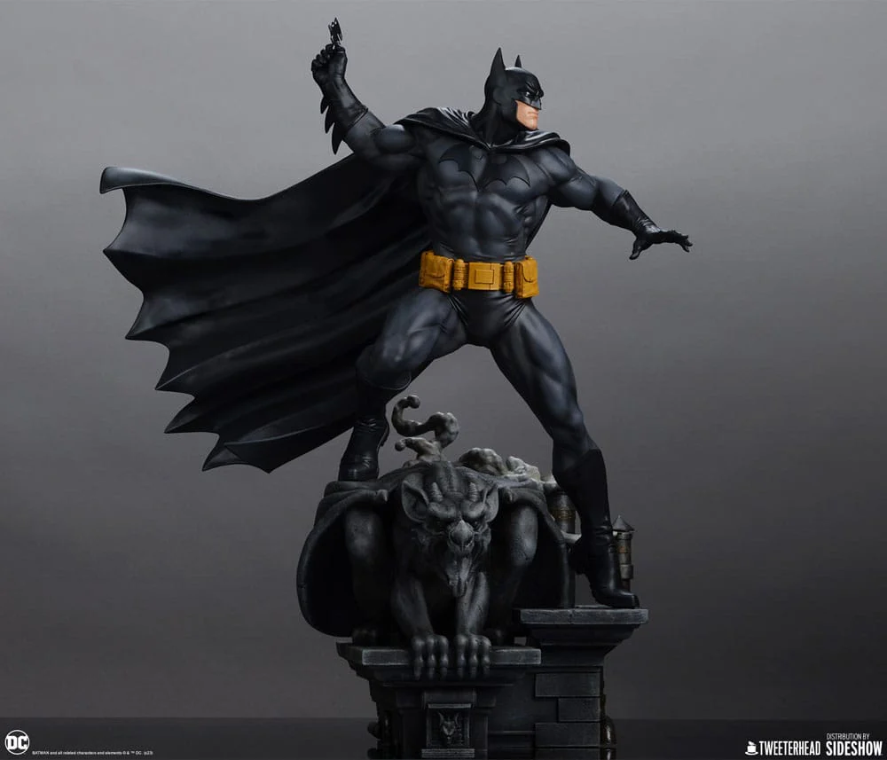 Batman Retro Edition DC Comics Maquette Black and Gray Edition 1/6 Figurka 50 cm - Image 11