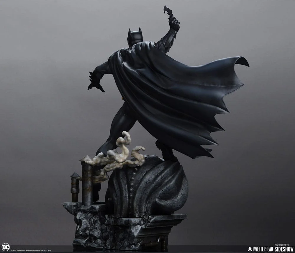 Batman Retro Edition DC Comics Maquette Black and Gray Edition 1/6 Figurka 50 cm - Image 13