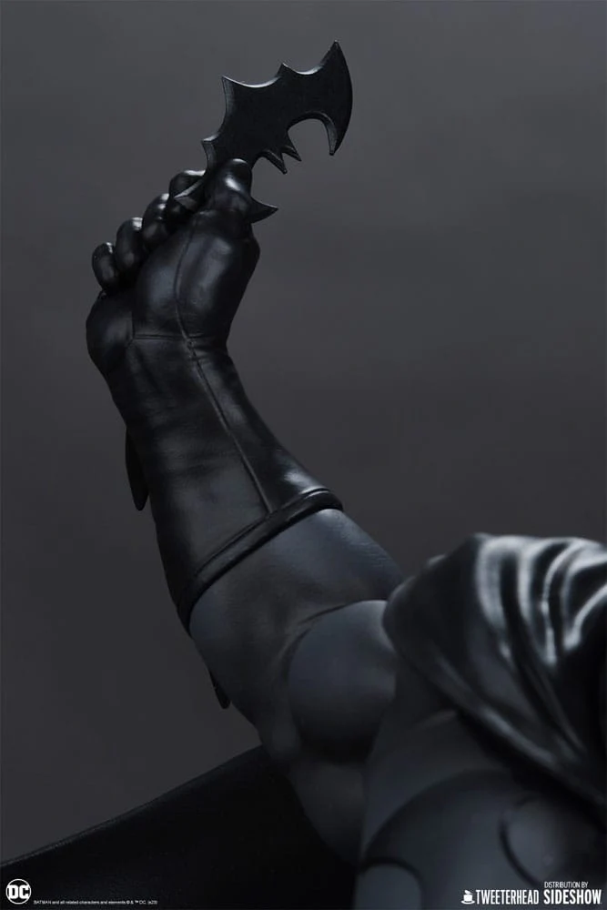 Batman Retro Edition DC Comics Maquette Black and Gray Edition 1/6 Figurka 50 cm - Image 22
