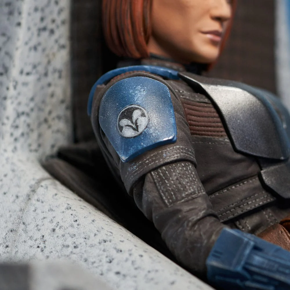 Bo-Katan Kryze on Throne Star Wars: The Mandalorian Premier Collection 1/7 Figurka 35 cm - Image 14