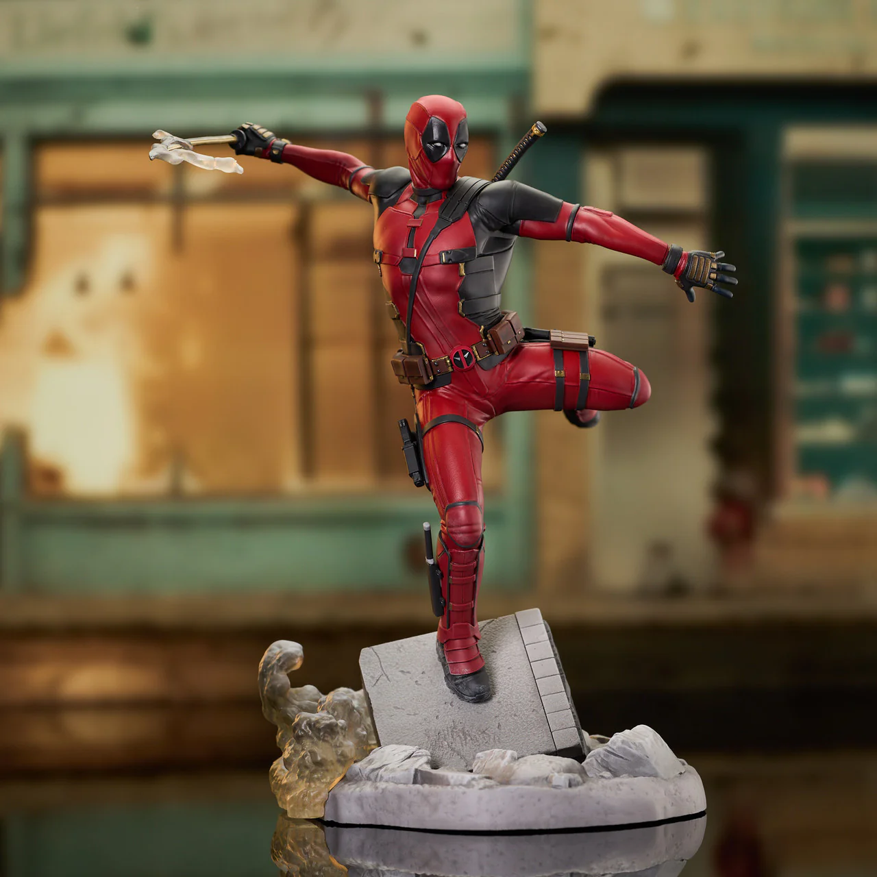 Deadpool Marvel Deadpool & Wolverine Gallery Diorama Figurka 25 cm - Image 3