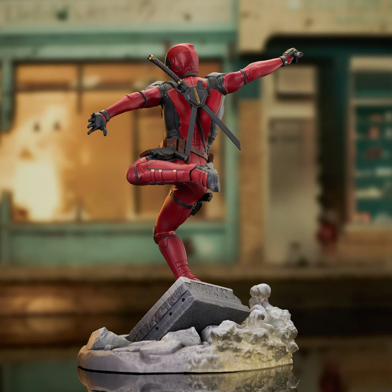 Deadpool Marvel Deadpool & Wolverine Gallery Diorama Figurka 25 cm - Image 5