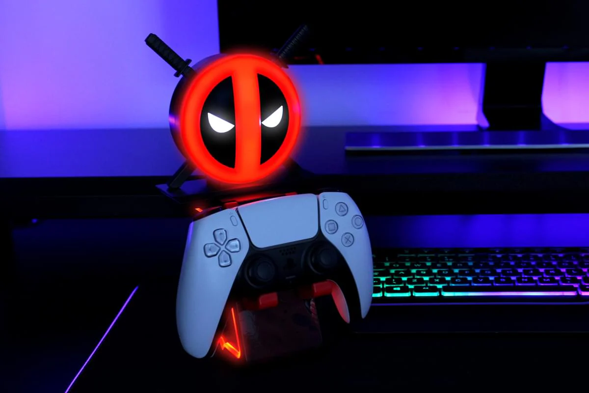 Deadpool Podstawka na Telefon/Pada LED Marvel - Image 4