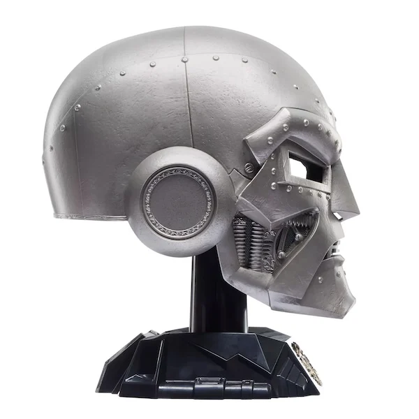 Doctor Doom Marvel Legends Helmet Replica 1/1 - Image 4