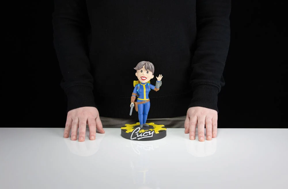 Lucy Stylized Fallout Vinyl Figurka 20 cm - Image 8