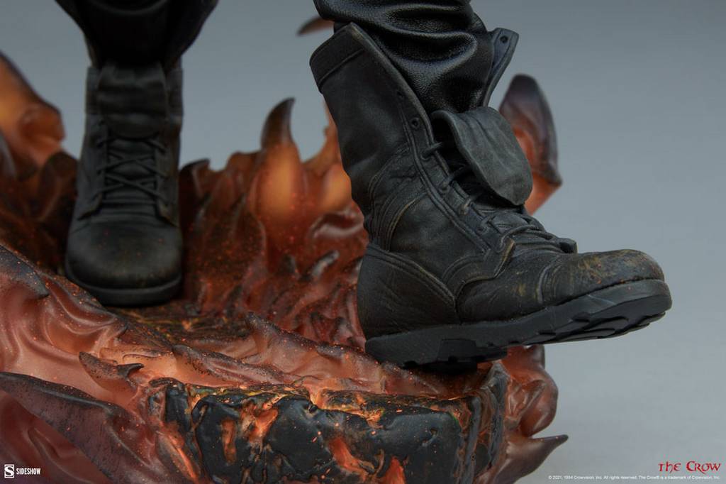 The Crow Premium Format Figurka 56 cm - Image 6