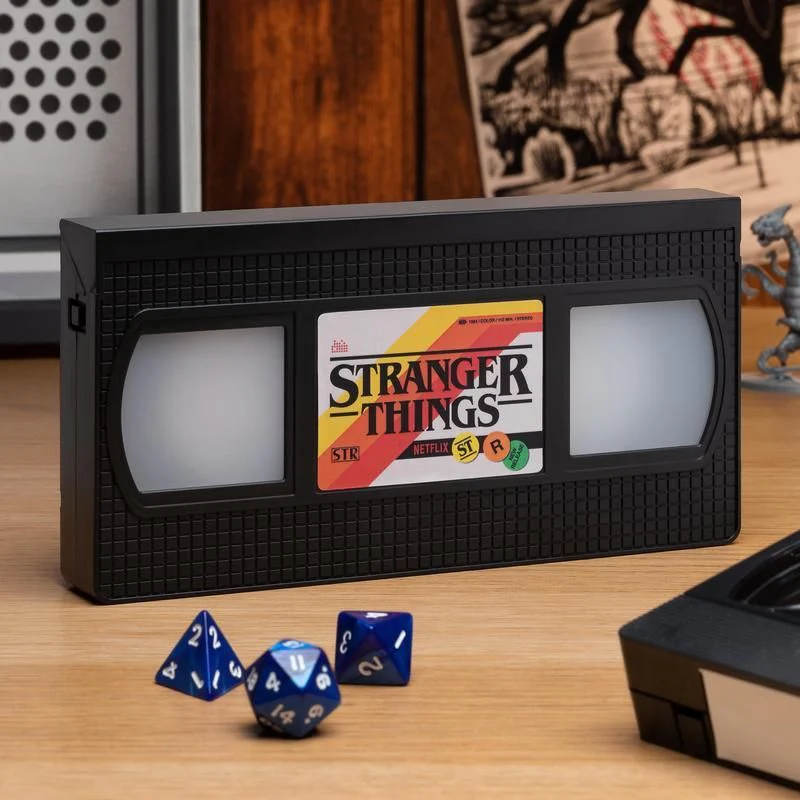 VHS logo Lampka Biurkowa Stranger Things - Image 5
